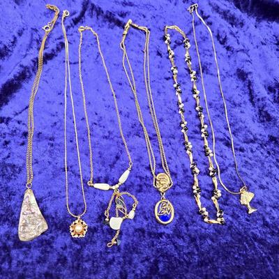 LOT 54J: Multiple Gold Tone Necklaces Ranging 17-19 Inches
