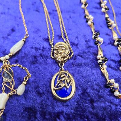 LOT 54J: Multiple Gold Tone Necklaces Ranging 17-19 Inches