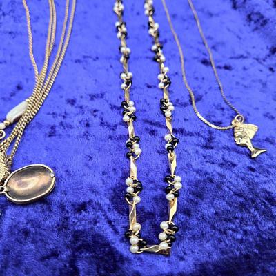 LOT 54J: Multiple Gold Tone Necklaces Ranging 17-19 Inches