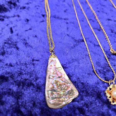 LOT 54J: Multiple Gold Tone Necklaces Ranging 17-19 Inches