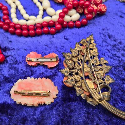 LOT 58J: Antique Vintage Necklaces, Brooches, and More