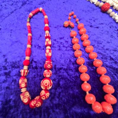LOT 58J: Antique Vintage Necklaces, Brooches, and More