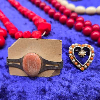 LOT 58J: Antique Vintage Necklaces, Brooches, and More