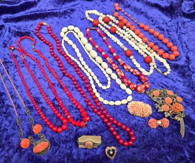 LOT 58J: Antique Vintage Necklaces, Brooches, and More