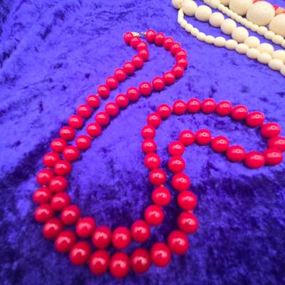 LOT 58J: Antique Vintage Necklaces, Brooches, and More