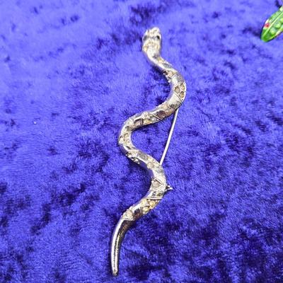LOT 61J: Lizards and Turtles and Snakes, Oh My!! Various Animal Pins