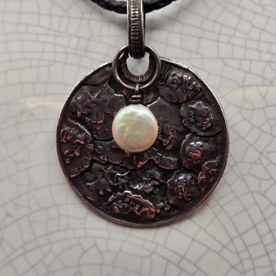 LOT 69J: 925 Silver Silpada 14 Inch Necklace with Round Hammered Pendant with Coin Pearl