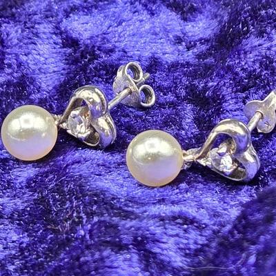 LOT 70J: 925 Silver and Pearl Pierced Earrings and Faux Pearl Necklace