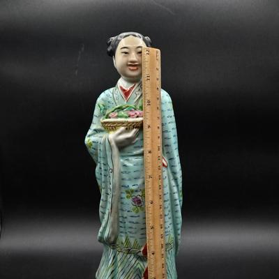 LOT 82: Republican Period Chinese Porcelain Figurine