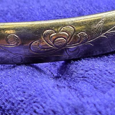 LOT 89J: Sterling Silver and Jade Cuff Bracelet / 37.4 gtw