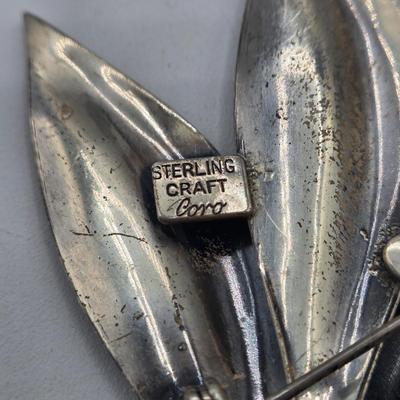 LOT 94J: Vintage Cameo and Caro Craft Silver BroochBr