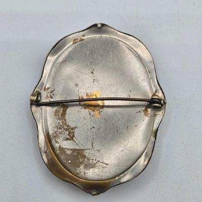LOT 94J: Vintage Cameo and Caro Craft Silver BroochBr