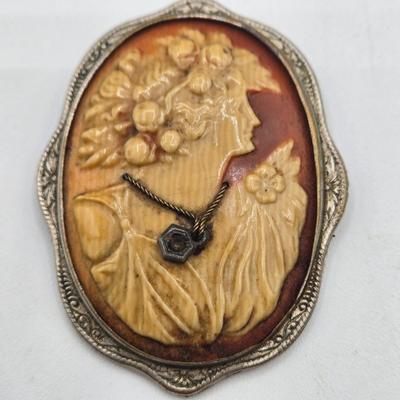 LOT 94J: Vintage Cameo and Caro Craft Silver BroochBr