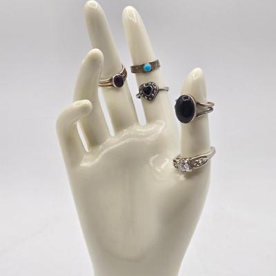 LOT 97J: Four Sterling Silver Rings and One Adjustable Toe Ring / 14.5 gtw