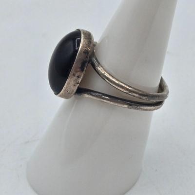 LOT 97J: Four Sterling Silver Rings and One Adjustable Toe Ring / 14.5 gtw