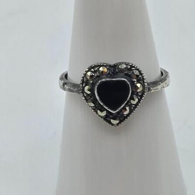 LOT 97J: Four Sterling Silver Rings and One Adjustable Toe Ring / 14.5 gtw