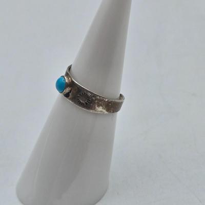 LOT 97J: Four Sterling Silver Rings and One Adjustable Toe Ring / 14.5 gtw