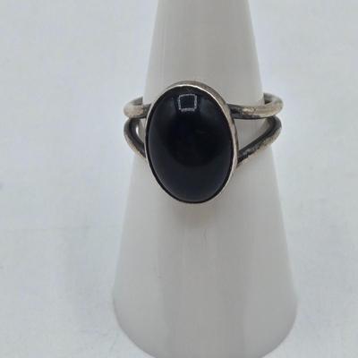 LOT 97J: Four Sterling Silver Rings and One Adjustable Toe Ring / 14.5 gtw