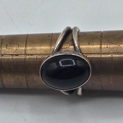 LOT 97J: Four Sterling Silver Rings and One Adjustable Toe Ring / 14.5 gtw
