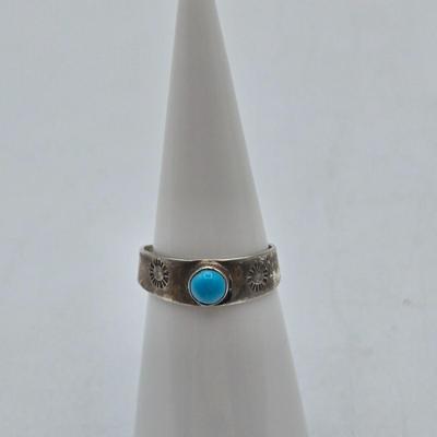 LOT 97J: Four Sterling Silver Rings and One Adjustable Toe Ring / 14.5 gtw
