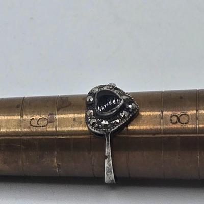 LOT 97J: Four Sterling Silver Rings and One Adjustable Toe Ring / 14.5 gtw