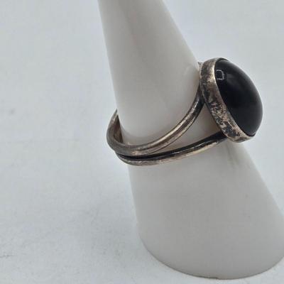 LOT 97J: Four Sterling Silver Rings and One Adjustable Toe Ring / 14.5 gtw