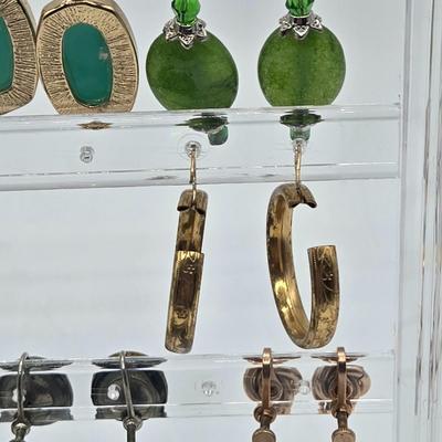 LOT 100J: Multiple Pairs of Pierced and Clip Earrings