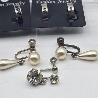 LOT 100J: Multiple Pairs of Pierced and Clip Earrings