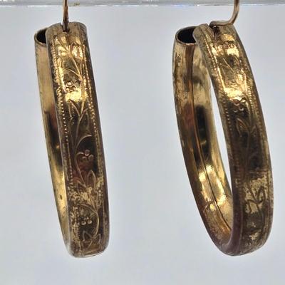 LOT 100J: Multiple Pairs of Pierced and Clip Earrings