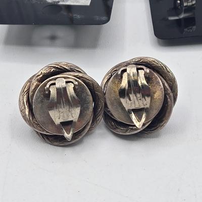 LOT 100J: Multiple Pairs of Pierced and Clip Earrings