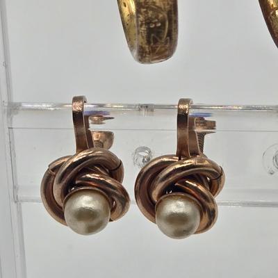 LOT 100J: Multiple Pairs of Pierced and Clip Earrings