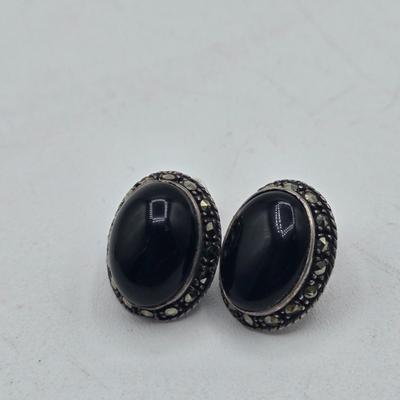LOT 103J: Two Pair of sterling Silver Earrings with Black Stones / 18.6 gtw