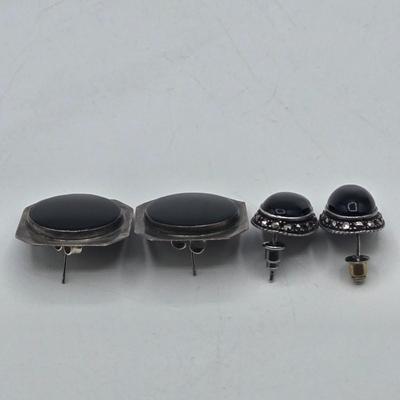 LOT 103J: Two Pair of sterling Silver Earrings with Black Stones / 18.6 gtw