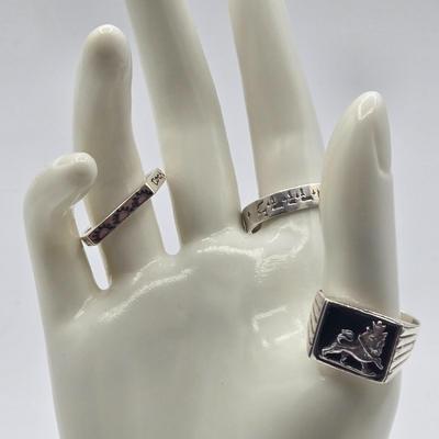 LOT 104J: Three Sterling Silver Rings / 16.8 gtw