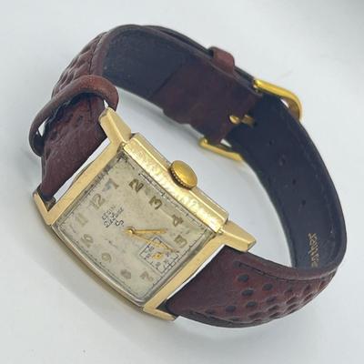 LOT 122: Vintage Elgin DeLuxe Men's Watch w/ 10K Gold Filled Bezel and Leather Band - Winds and Ticks