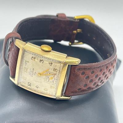 LOT 122: Vintage Elgin DeLuxe Men's Watch w/ 10K Gold Filled Bezel and Leather Band - Winds and Ticks