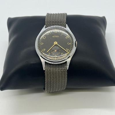 LOT 124: Vintage Technos WWII Military Watch - Winds and Ticks