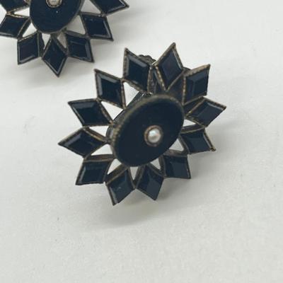 LOT 126: Vintage Mourning Pin and Screwback Earrings