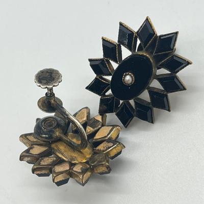 LOT 126: Vintage Mourning Pin and Screwback Earrings