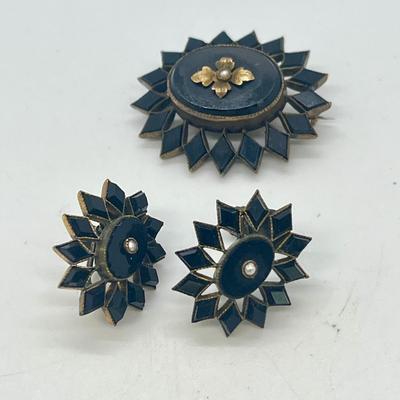 LOT 126: Vintage Mourning Pin and Screwback Earrings