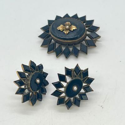 LOT 126: Vintage Mourning Pin and Screwback Earrings