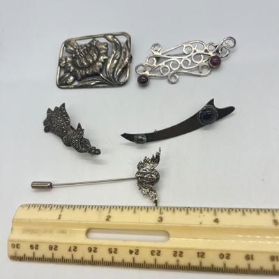 LOT 127: Sterling Silver Pins / Brooches - 33.6 gtw