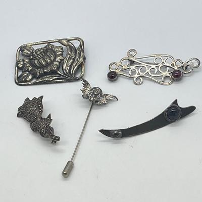 LOT 127: Sterling Silver Pins / Brooches - 33.6 gtw