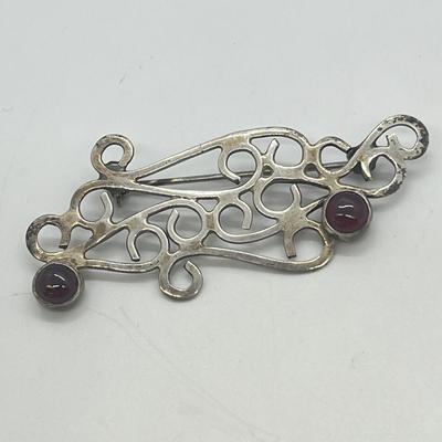 LOT 127: Sterling Silver Pins / Brooches - 33.6 gtw