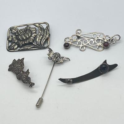 LOT 127: Sterling Silver Pins / Brooches - 33.6 gtw