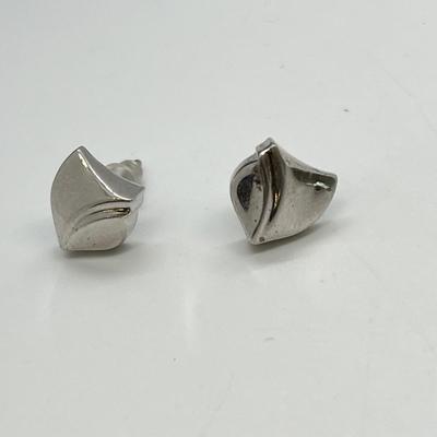 LOT 132: Sterling Silver Earrings - Marcasites and More - 13.4 gtw.