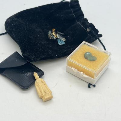 LOT 137: Vintage Costume Jewelry in Decorative Box