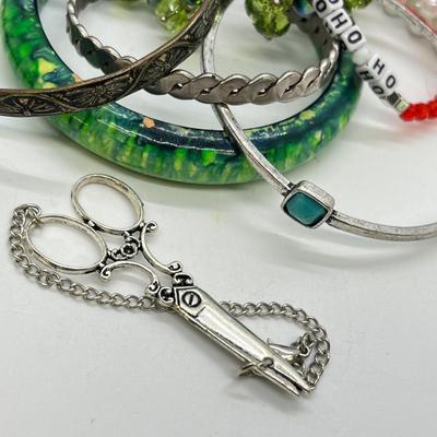 LOT 137: Vintage Costume Jewelry in Decorative Box