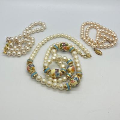 LOT 137: Vintage Costume Jewelry in Decorative Box