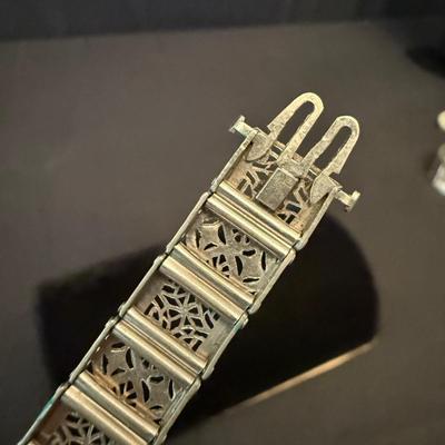 Pearls & More Elegant Jewelry (K-HS)
